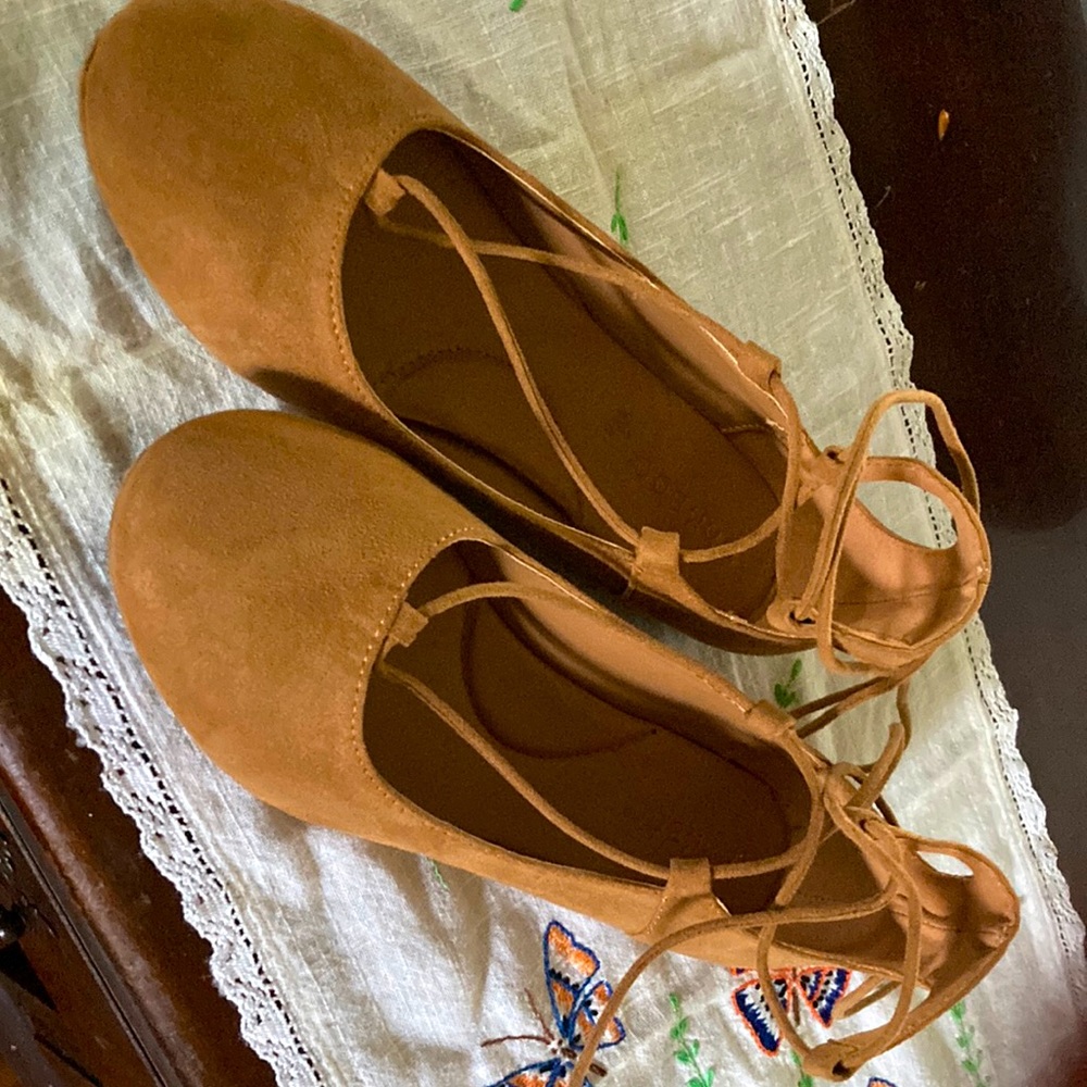Ankle laced summer flats